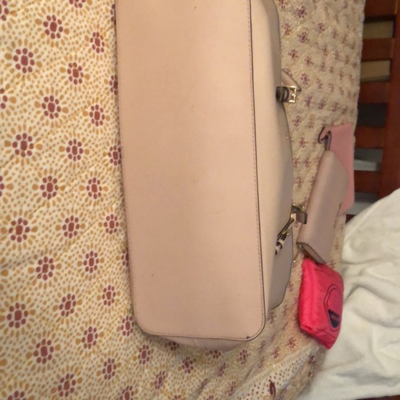 These is a big jet set for someone who travels, this would be a perfect. - Picture 8 of 8